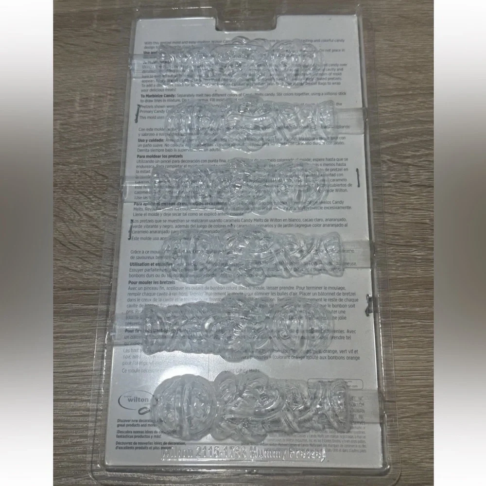 New Halloween Mummy Ghost 6 Place Mold Non Stick Chocolate Pretzel Mold 2115